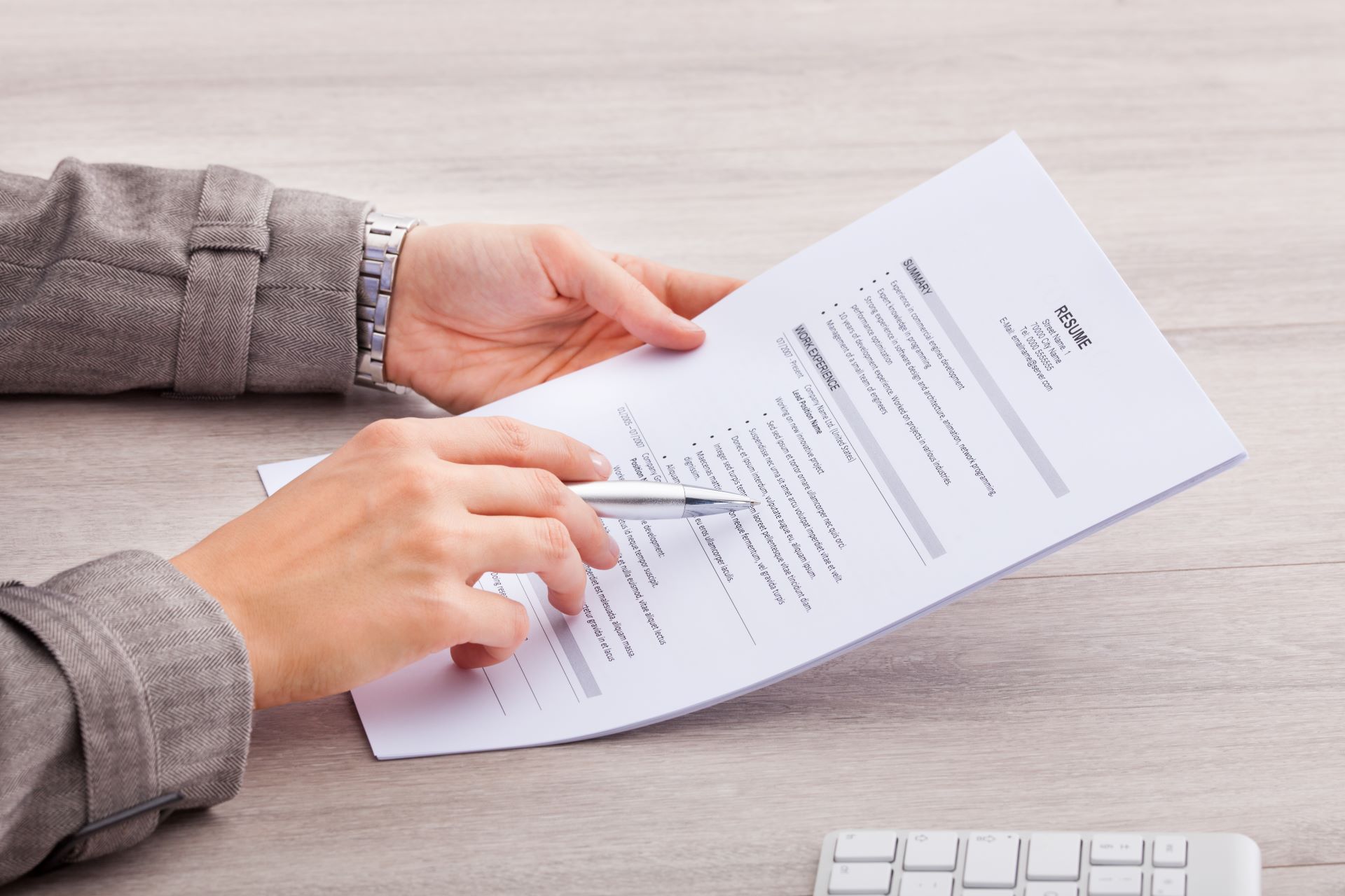 Putting Your Best Foot Forward: Tips for Writing a Compelling Resume Summary